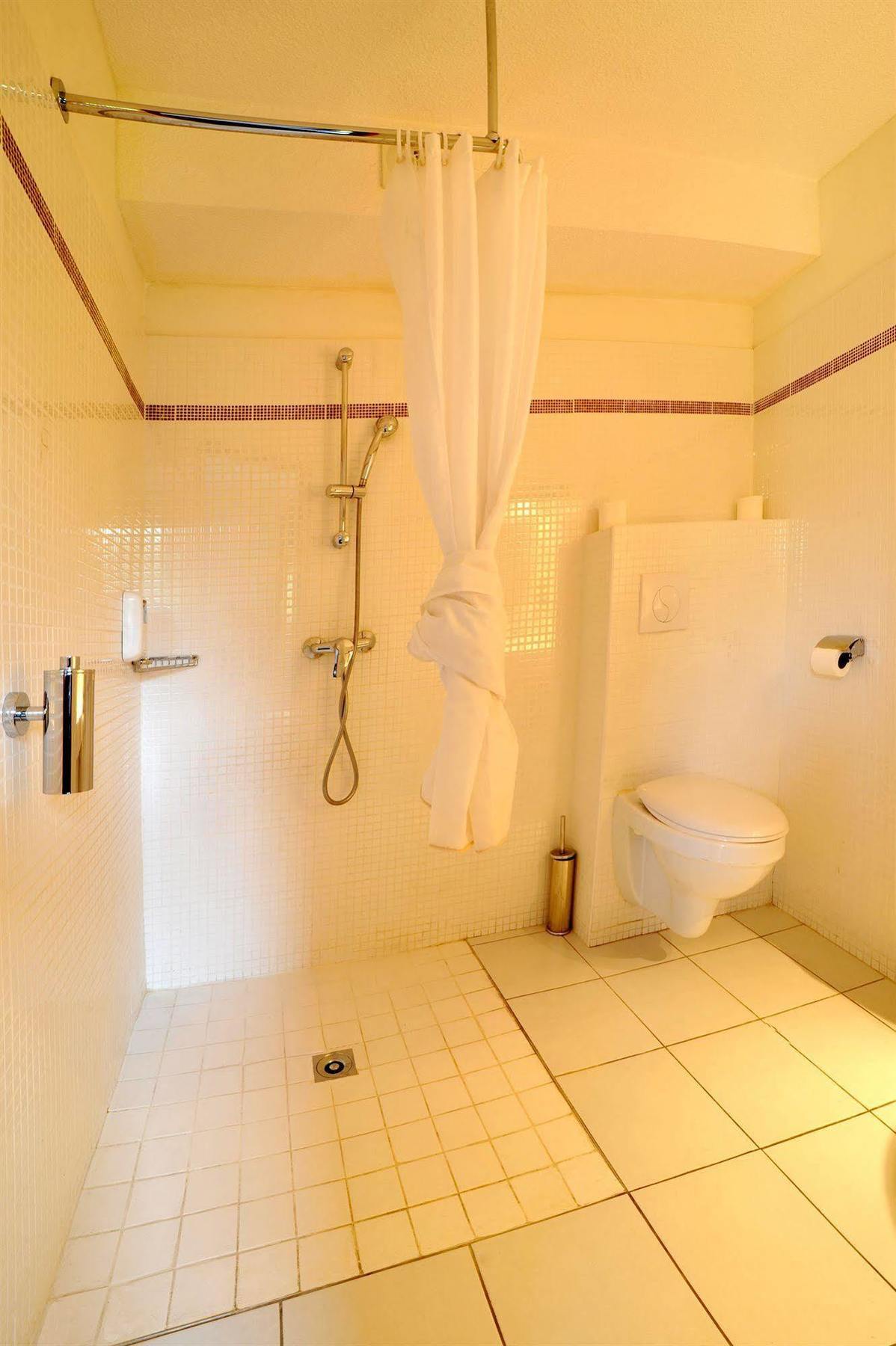 The Originals City, Hotel Novella Confort, Nantes Est Каркфу Экстерьер фото
