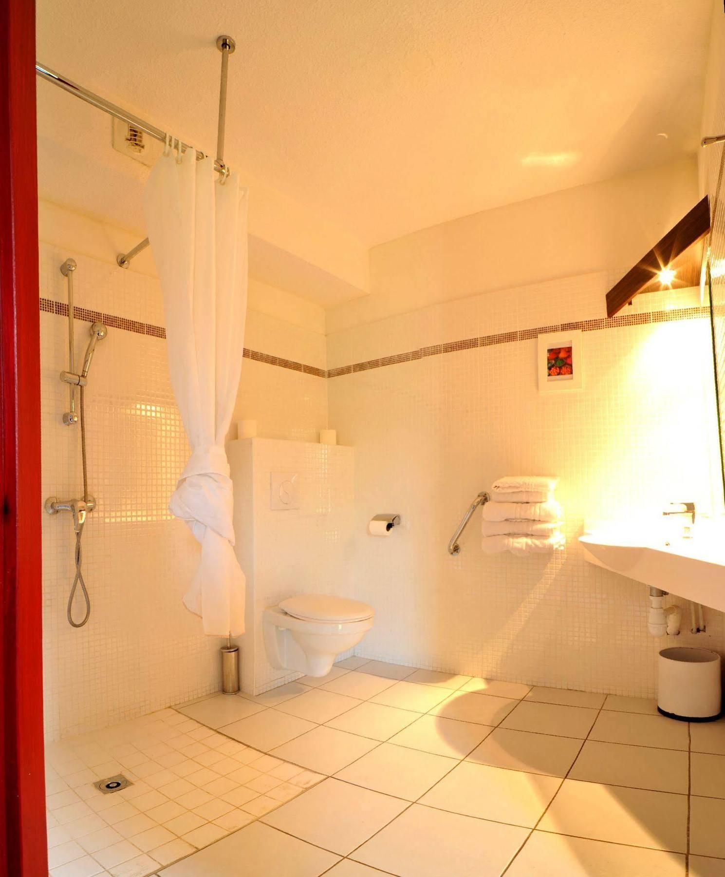 The Originals City, Hotel Novella Confort, Nantes Est Каркфу Экстерьер фото