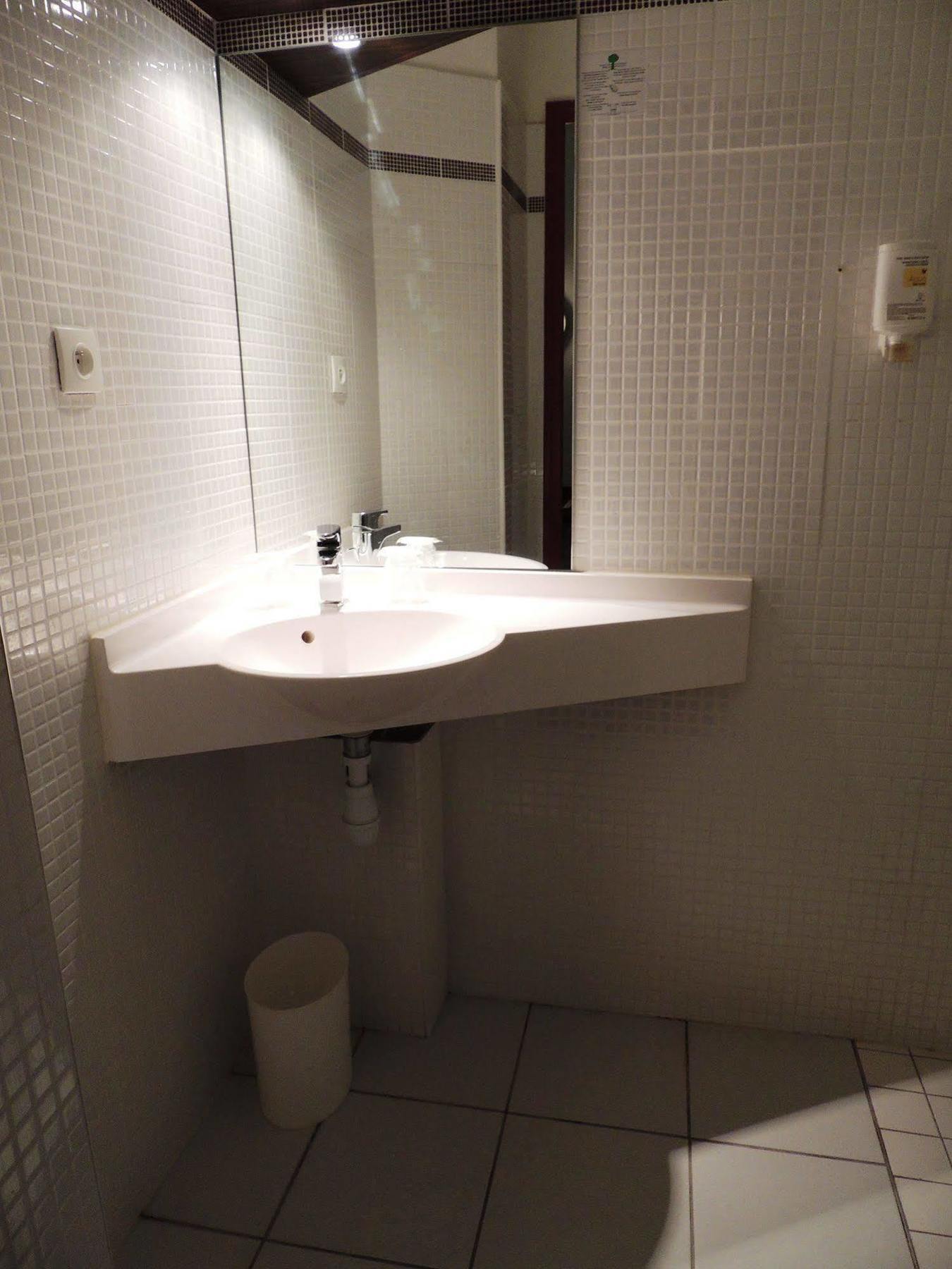 The Originals City, Hotel Novella Confort, Nantes Est Каркфу Экстерьер фото