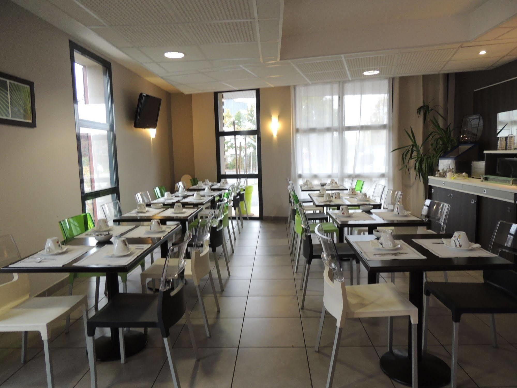 The Originals City, Hotel Novella Confort, Nantes Est Каркфу Экстерьер фото
